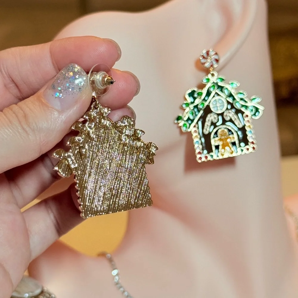 ⚜️ Festive Gingerbread House Earrings